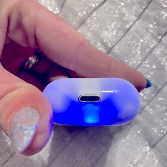 Apple AirPods 2nd gen - Picture 4 of 6